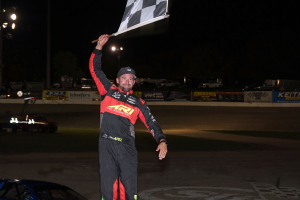 APEL OUTDUELS BRAUN TO WIN LABOR DAY WEEKEND FEATURE AND ALEX PRUNTY WINS HIS SECOND CHAMPIONSHIP AT SLINGER
