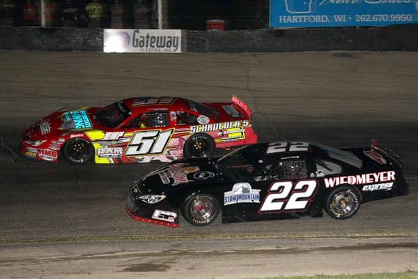 PRUNTY EDGES APEL TO WIN ON REUNION NIGHT!