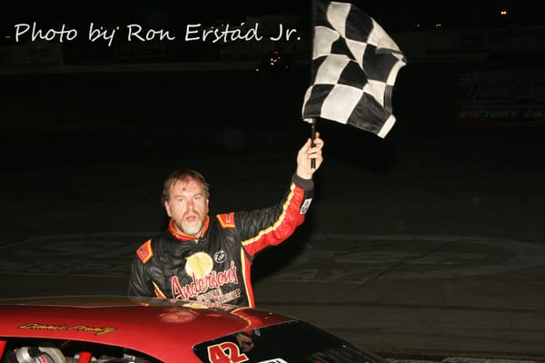DENNIS PRUNTY WINS THE MEMORIAL DAY WEEKEND UPTOWN 75 AT SLINGER!