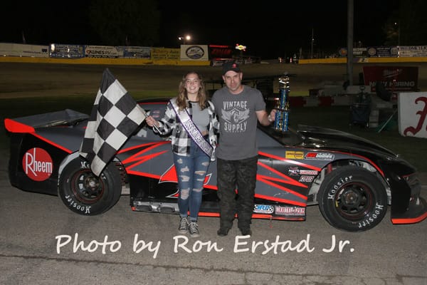 TYLER SCHLEY SCORES PRO LATE MODEL VICTORY AT SLINGER